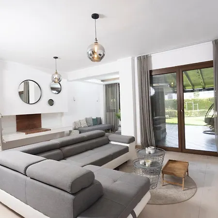 Villa Terra - Great Gardens, Shared Pool, Bbq Pefkochori