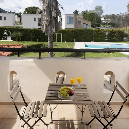 Villa Villa Terra - Great Gardens, Shared Pool, Bbq