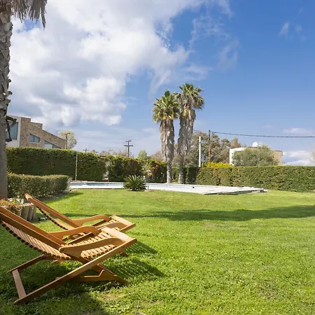 Villa Villa Terra - Great Gardens, Shared Pool, Bbq Pefkochori