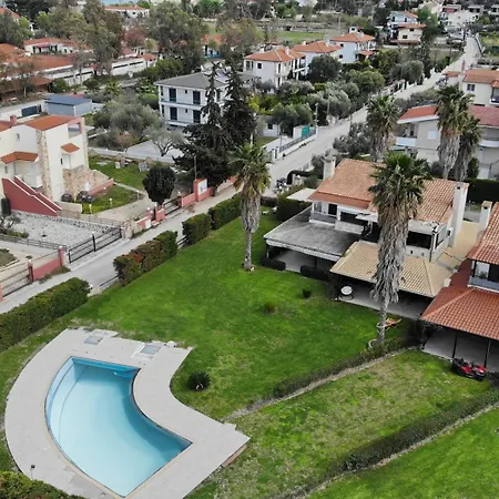 Villa Terra - Great Gardens, Shared Pool, Bbq Villa