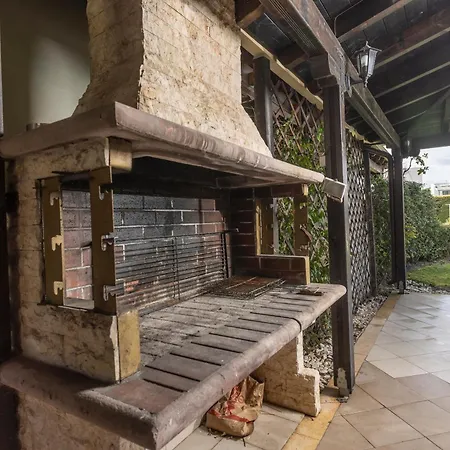 Villa Terra - Great Gardens, Shared Pool, Bbq Villa *