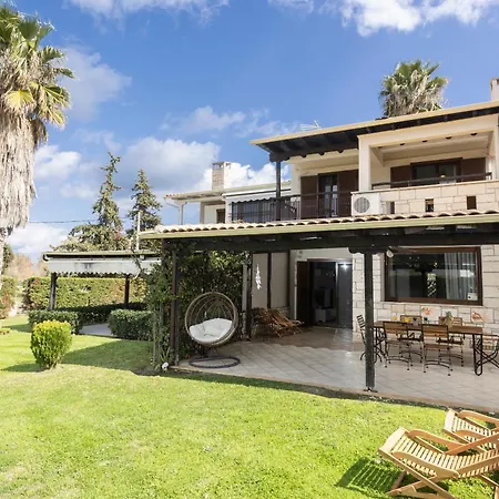 Villa Terra - Great Gardens, Shared Pool, Bbq Villa