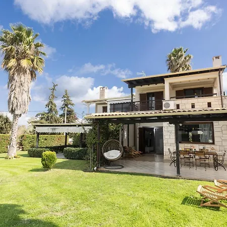Villa Terra - Great Gardens, Shared Pool, Bbq *