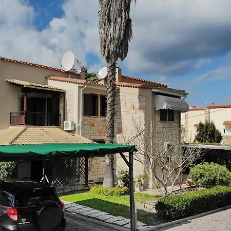 Villa Villa Terra - Great Gardens, Shared Pool, Bbq