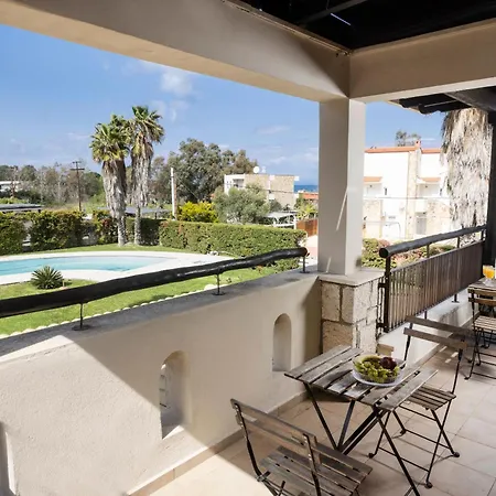 Villa Villa Terra - Great Gardens, Shared Pool, Bbq *