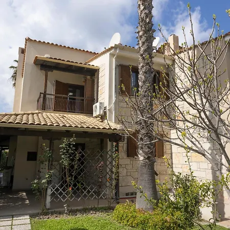 Villa Terra - Great Gardens, Shared Pool, Bbq * Pefkochori