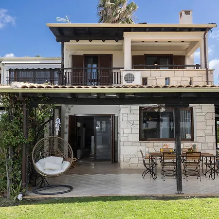 Villa Terra - Great Gardens, Shared Pool, Bbq *